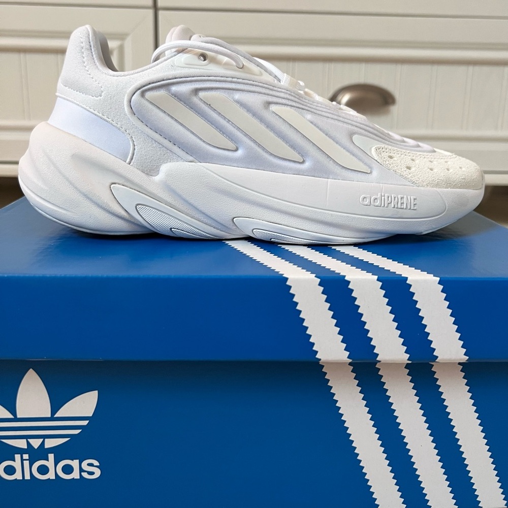 Adidas Ozelia